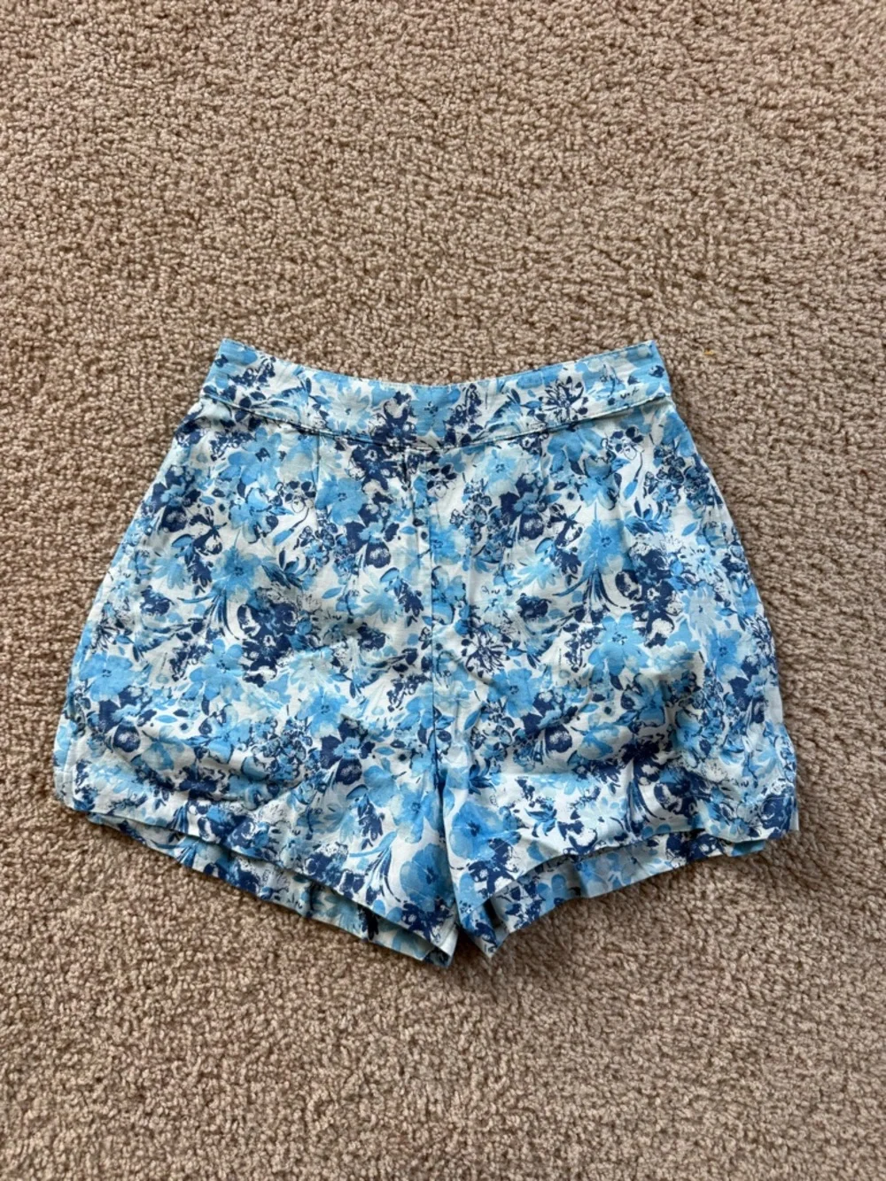 NWT Abercrombie & Fitch Blue Floral Shorts Size XS - Picture 3 of 9
